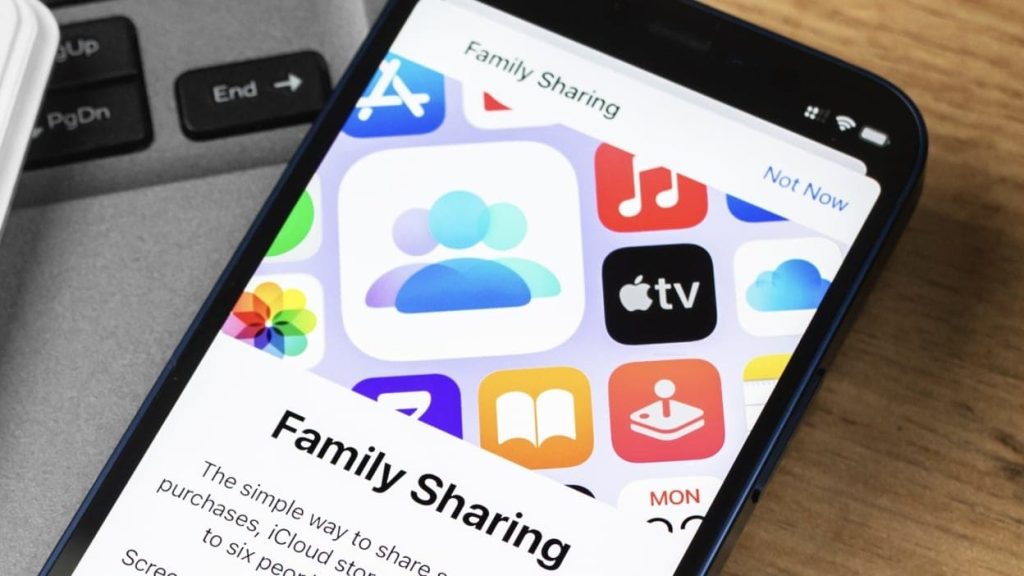 Cara Invite Apple Music Family